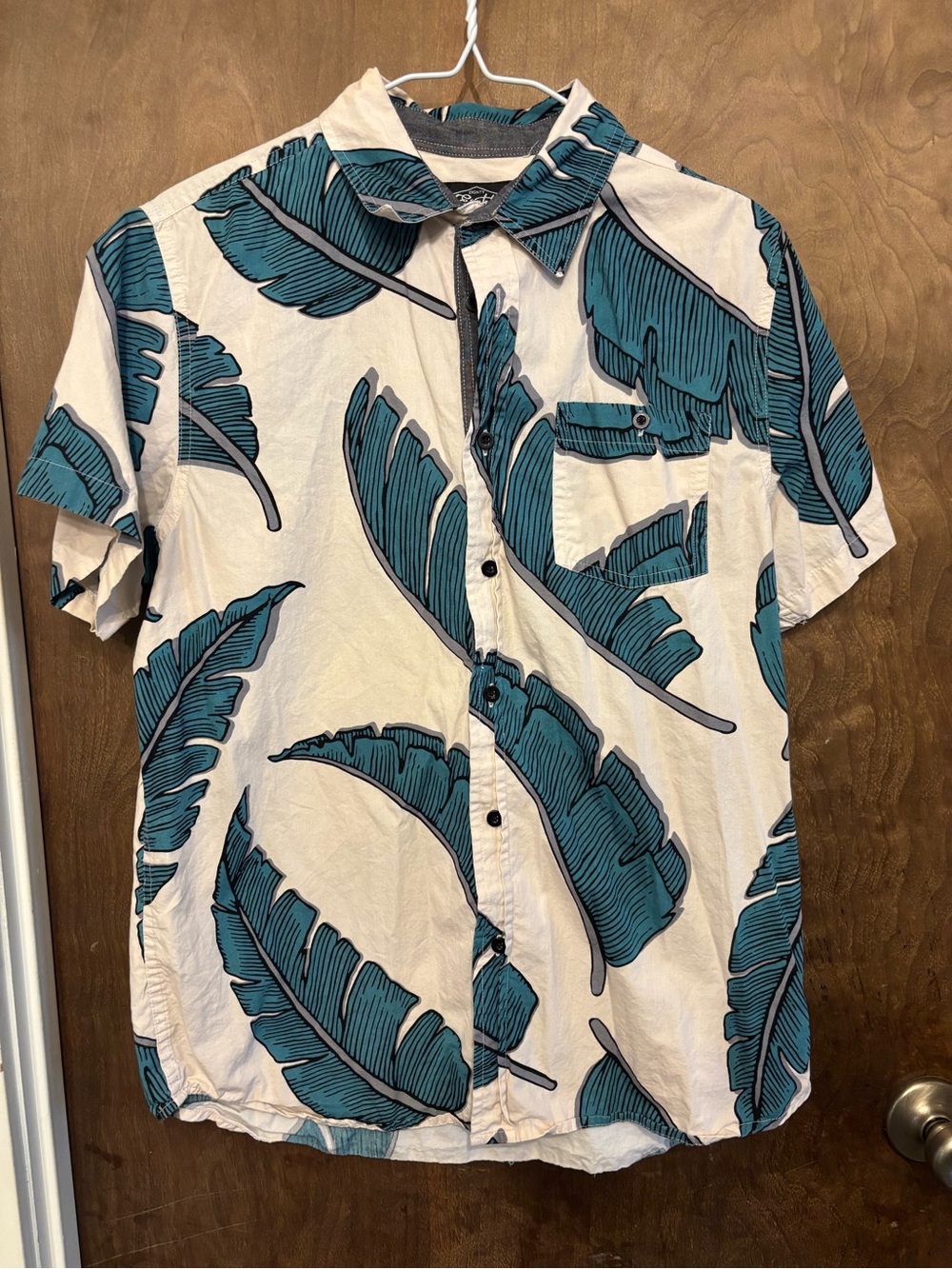 Eighty Eight Teal Leaf Print Short Sleeve Button-Down Shirt